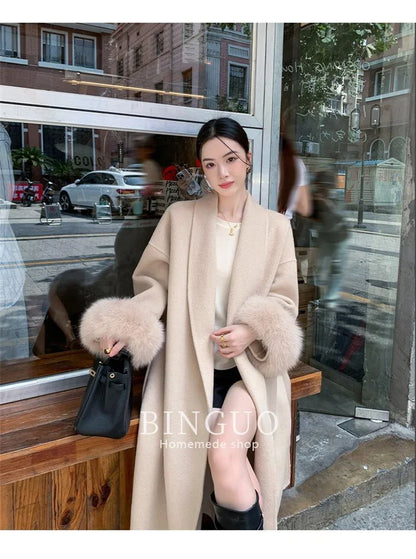 Grauer Wollmantel mit Krawatten-Taillenkollektion für Damen im Herbst und Winter 2024, neuer langärmeliger, lockerer High-End-Cape-Mantel, mittellanges Oberteil