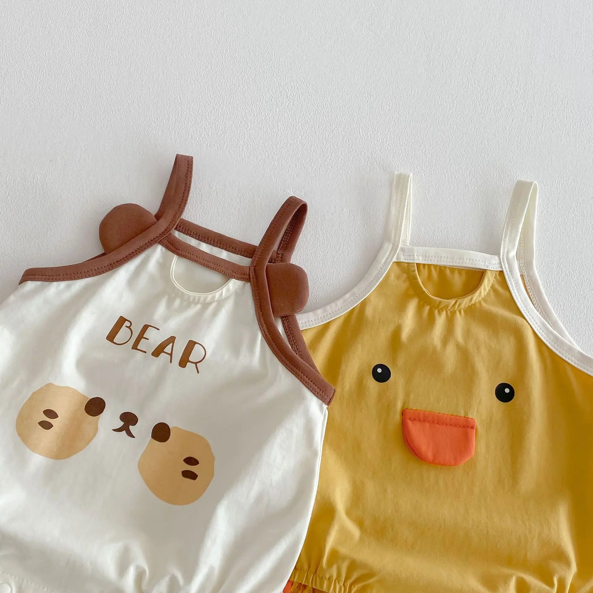 0–2 Jahre Baby-Strampler aus Baumwolle mit Tier-Cartoon-Motiv – bezaubernde Enten- und Bären-Designs – weich und bequem für Babykleidung.