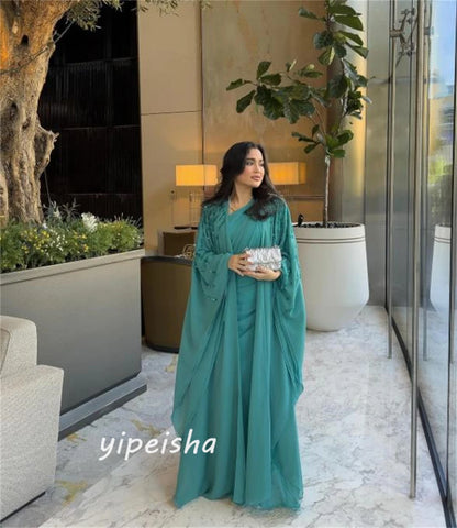 Maßgeschneiderte Jiayigong Chiffon-Perlenfalte für den Abschluss, A-Linie, V-Ausschnitt, maßgeschneiderte Anlasskleider, bodenlang.