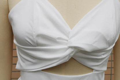 Damenbekleidung im neuen Stil von Amazon, Tank-V-Ausschnitt, großes Swoop-Kleid, schlank, dass Sie Ihre Silhouette glättet, mittellanges Kleid mit offenem Rücken.