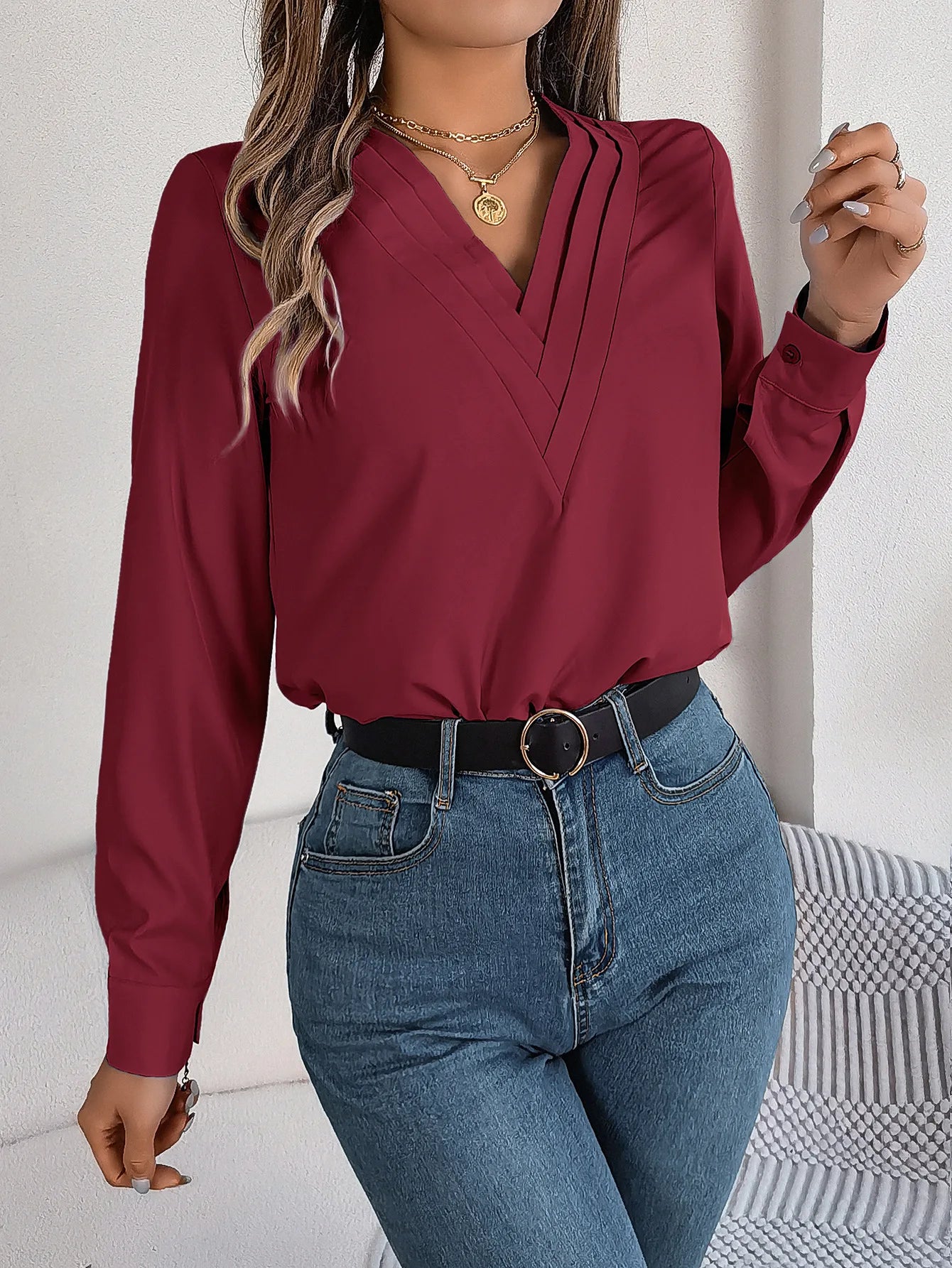 Summer And Autumn Women's Casual Shirt, Commuting Style Solid Color V-neck Long Sleeve Shirt Top.