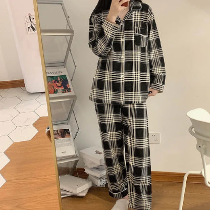 Spring and Autumn New Couples Pajamas Homewear Suit Female Is Christmas Plaid Thin Section Long-Sleeved Simple Leisure Homewear.