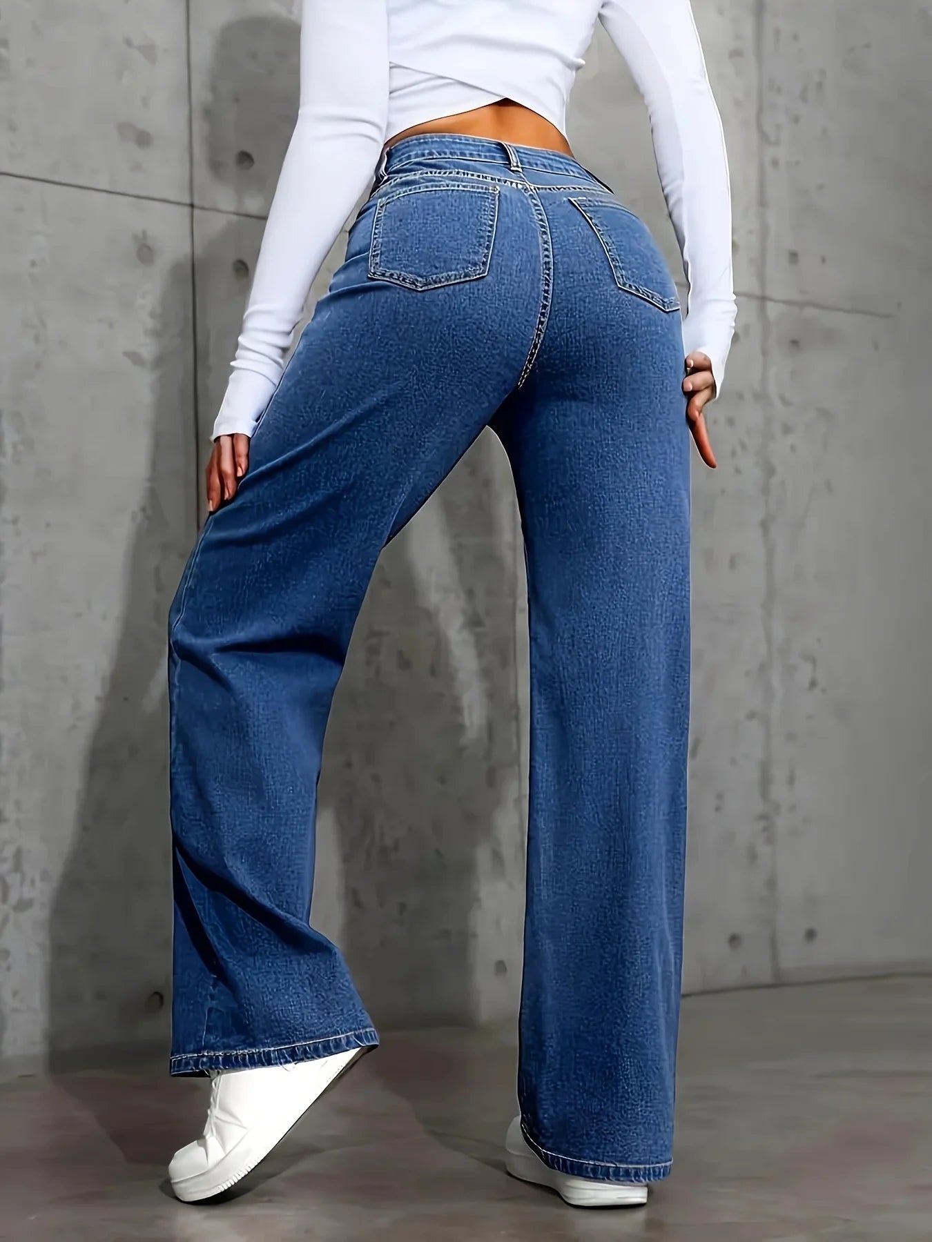 Classic and stylish straight-leg blue jeans, versatile and easy to pair with various outfits..