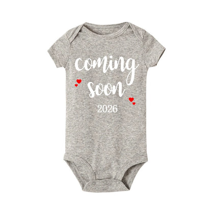 Baby-Ankündigung bald 2026 Neugeborene Baby-Bodys Sommer Jungen Mädchen Strampler Körper Schwangerschaft offenbaren Kleidung.