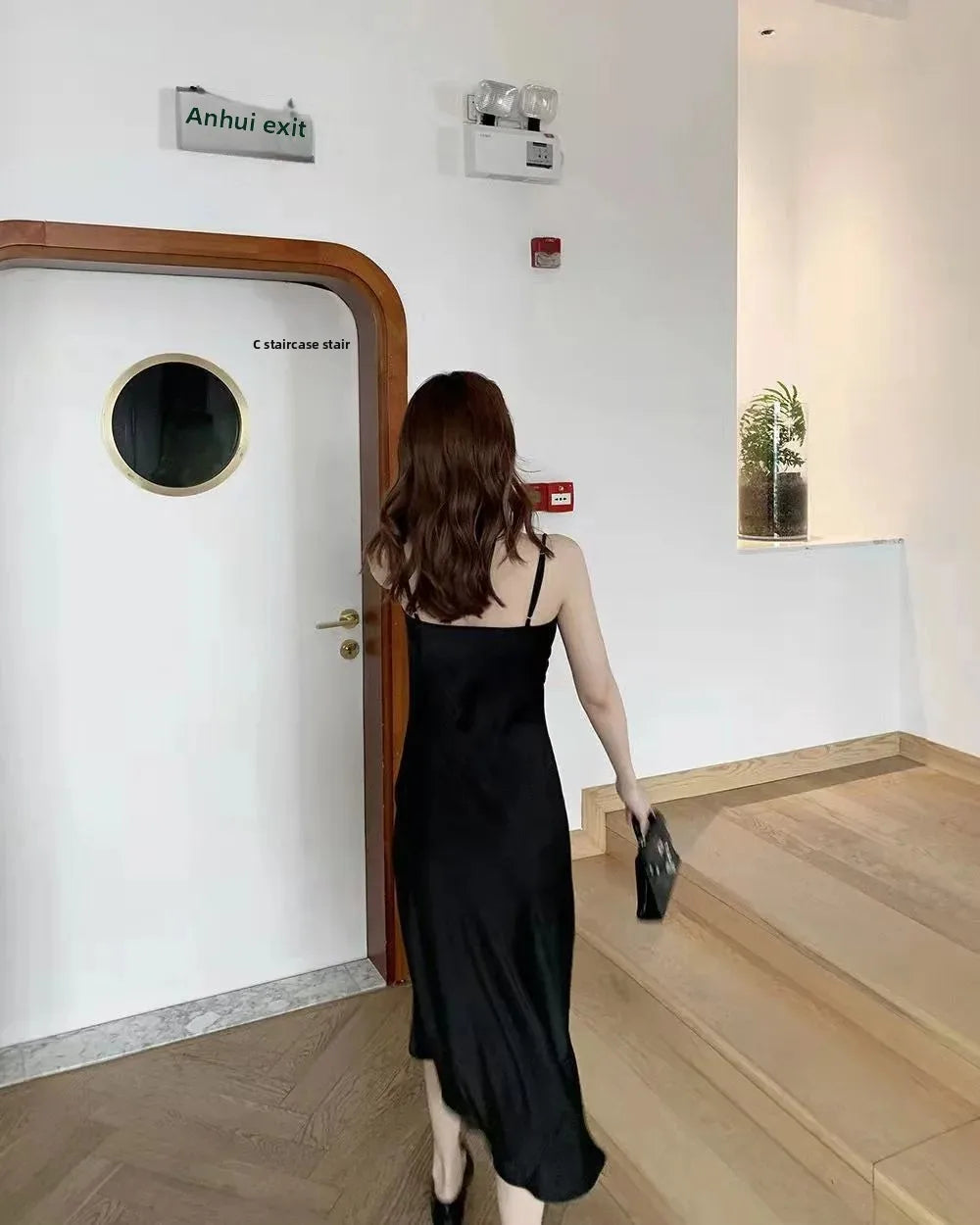 Chiffon-Stoff, Neckholder, mittellanges Kleid für Damen, Sommer, neuer sanfter Stil, schlankmachende Taille, A-Linien-Rock, Polyesterfaser, ärmellos.