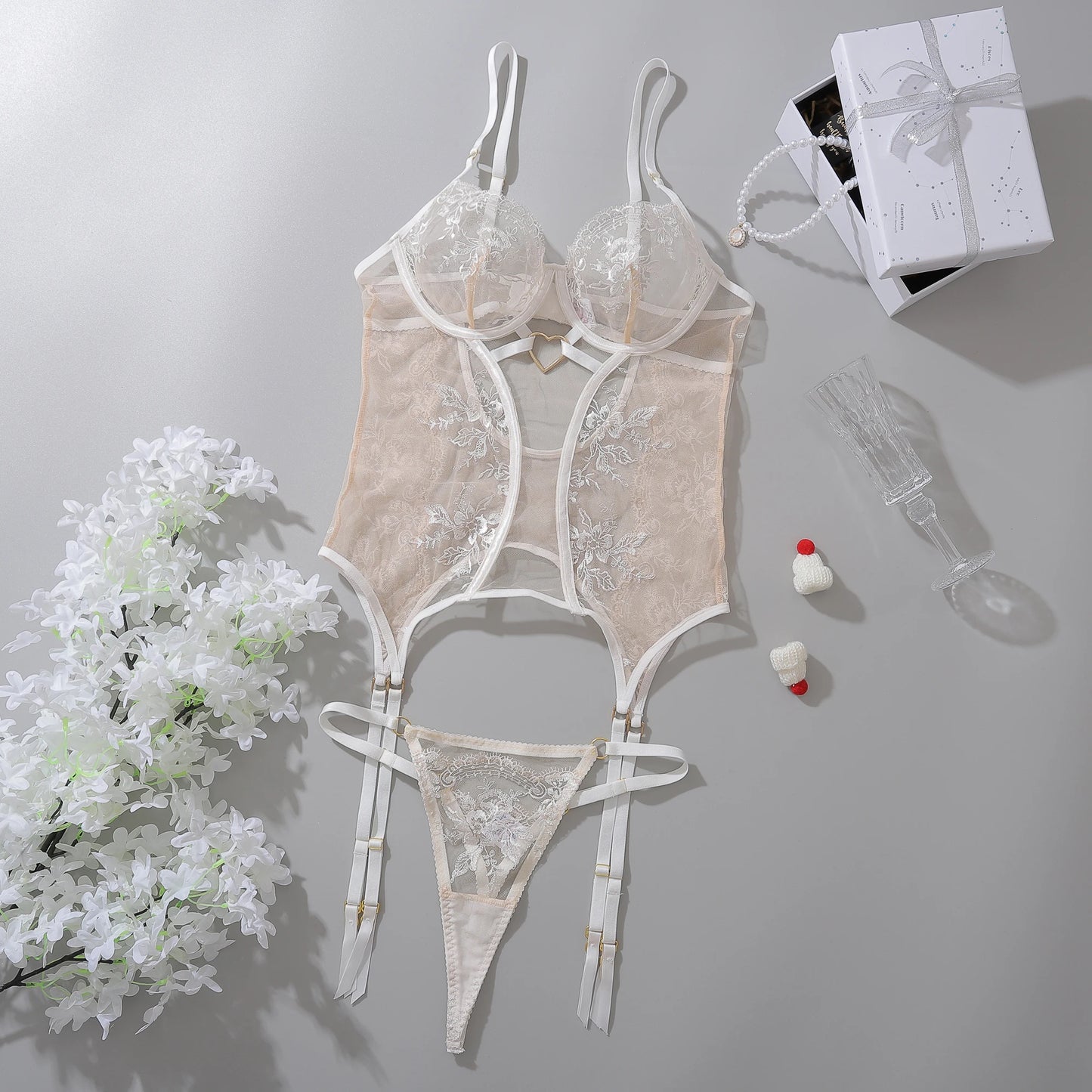 Women's Sexy Lace Luxury Lingerie Set Ultra-thin Mesh Love Heart Decorative Complex Erotic Hot Adult Bra Panties Set for Sex.