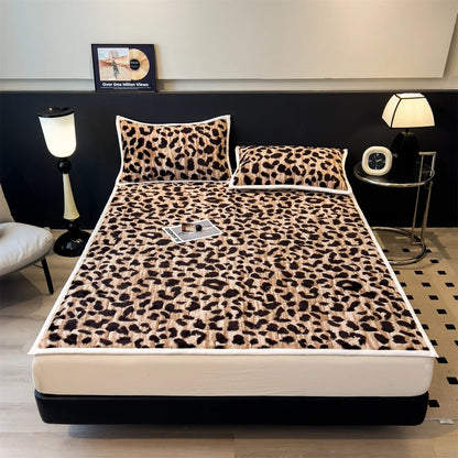 Winter Warm Velvet Mattress Cover Home Dormitory Soft Thick Quilted Bed Sheets Queen Size Bed Cover Fold Tatami Mat Bedspread