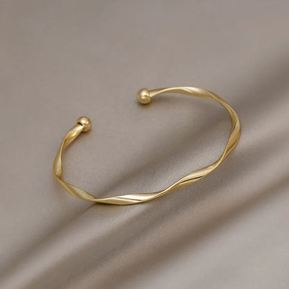 Golden Charm Bangles for Women Minimalism Fashion Twisted Couple Cuff Bracelet 2023 New Trendy Jewelry Girls Wedding Gift.