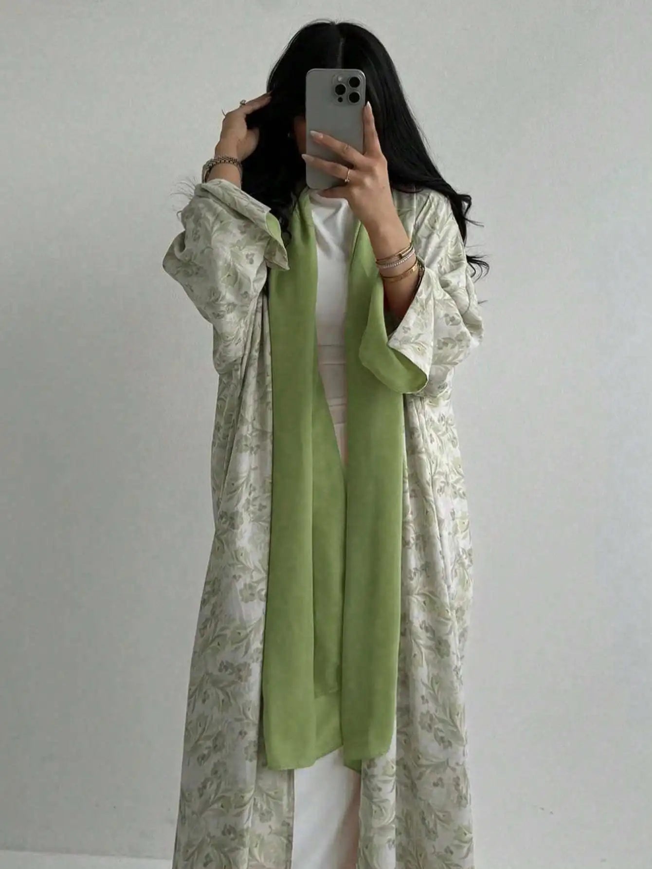 Lockeres, mit Blumenmuster bedrucktes Abaya-Langarmkleid für den orientalischen Nahen Osten für Damen, elegante Robe mit offener Vorderseite ohne Schal.