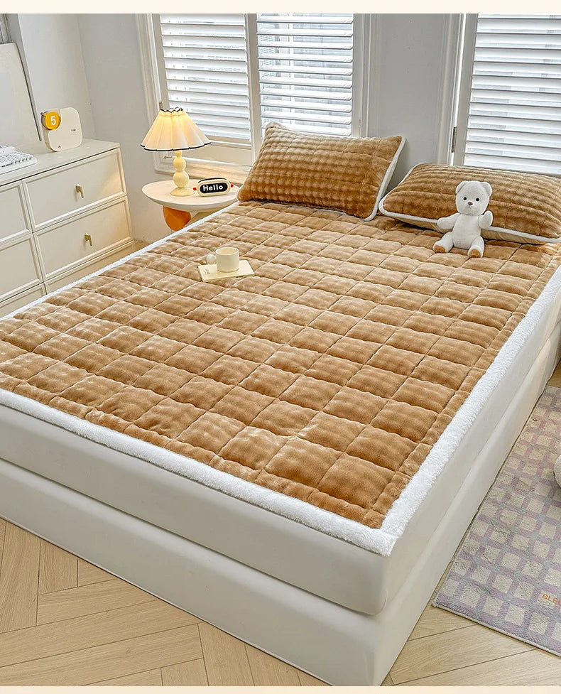 Warm Mattress Topper Quilted Bed Mat Cover Velvet Bed Linen Plush Mattress Protection Pad Матрасы Для Кровати (No Pillowcase).