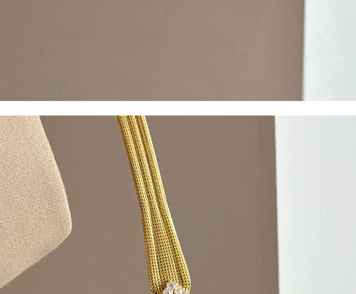 GEDI Watch Gold Silver Diamond Inlaid Steel Strip Women's Wristwatch Vintage Niche Light Luxury Temperament Quartz Watch Woman.