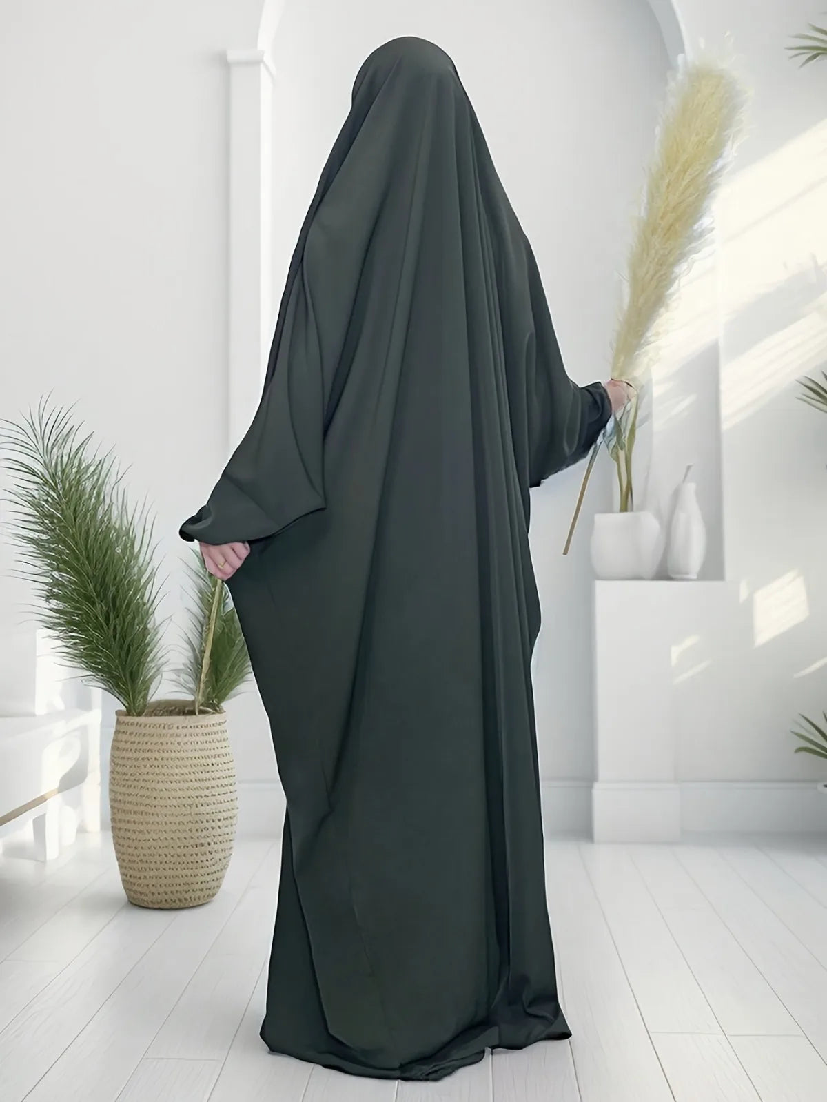 Women's Traditional Arabian Batwing Sleeve Abaya Muslim Loose Maxi Length Dress Women Jilbabs.