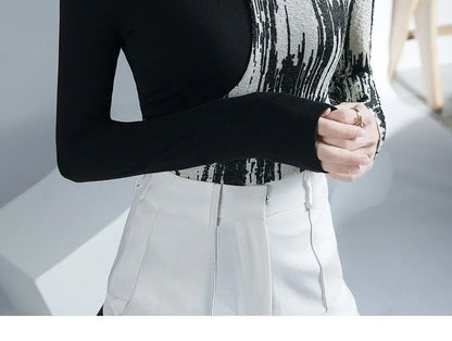 Women Design sense Printing Hollow Out Pullovers Elegant Slim Top Spring Autumn 2024 New Turtleneck Long Sleeve Fashion T-Shirts.