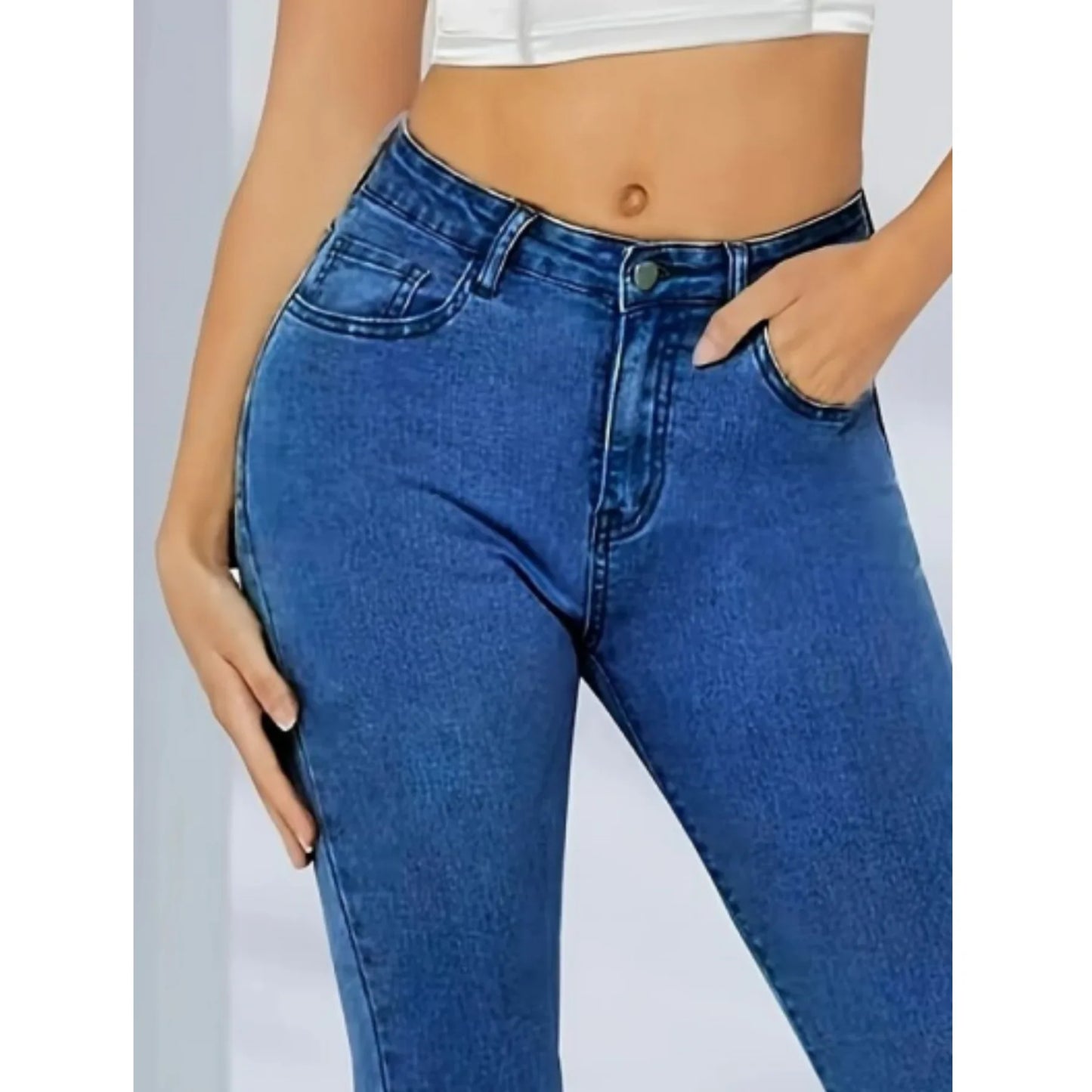 Plus Size Diamond Decorated Elastic Slim Fit Jeans Women's plus Size Washed Denim Stretchy Comfortable Big Size Female Pants.