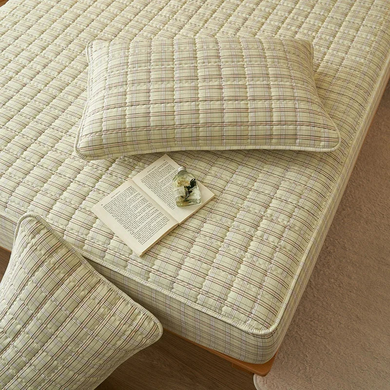 For High-Quality Quilted Plaid Mattress Cover,Mattress Protector,- Antibacterial, Breathable,Comfortable for Fresh Sleep Experie.