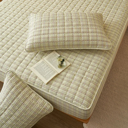 For High-Quality Quilted Plaid Mattress Cover,Mattress Protector,- Antibacterial, Breathable,Comfortable for Fresh Sleep Experie.