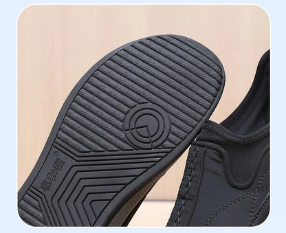 Casual Men's Cloth Shoes Outdoor Men Sports Shoes Comfortable Wear-resistant Soft Bottom Sneakers Light Anti-Slip Walking Shoes.