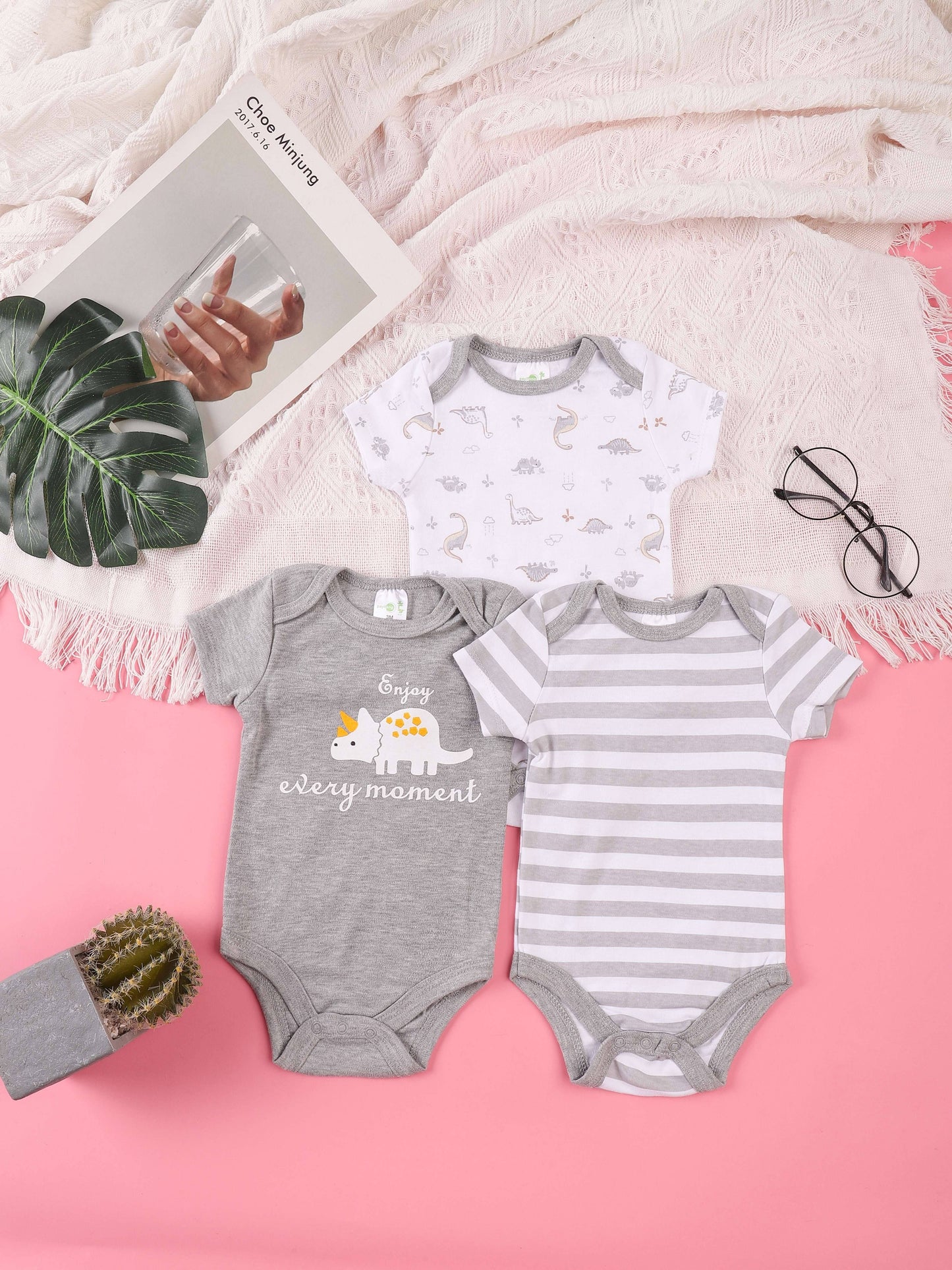 3PCS Sommer Jungen und Mädchen Nette Muster Hoodie Set Kurzarm Dreieck Overall Neugeborenen Baumwolle Bequeme Overall Pyjamas.