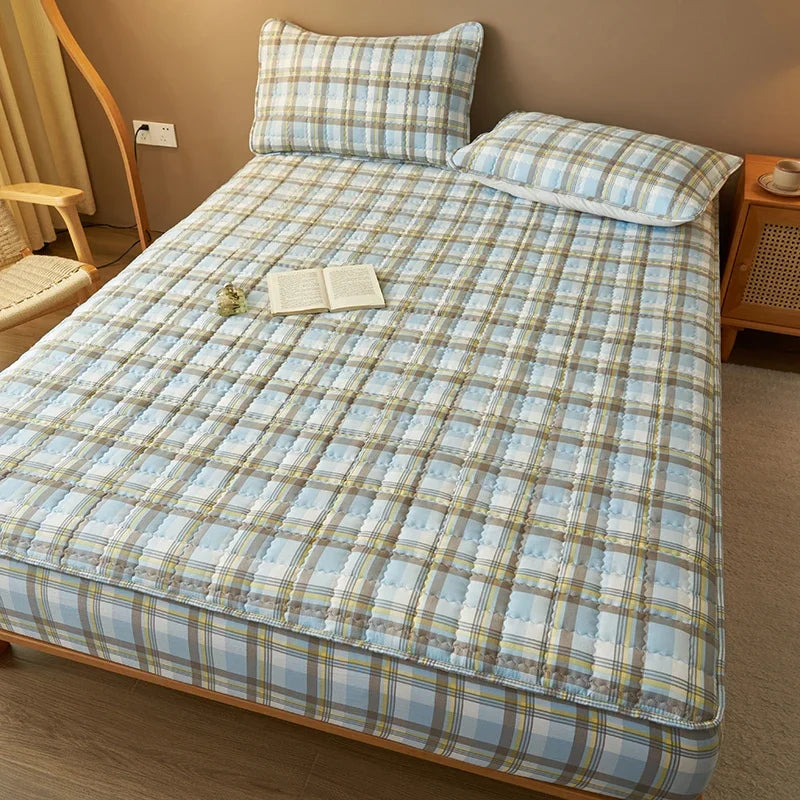 For High-Quality Quilted Plaid Mattress Cover,Mattress Protector,- Antibacterial, Breathable,Comfortable for Fresh Sleep Experie.