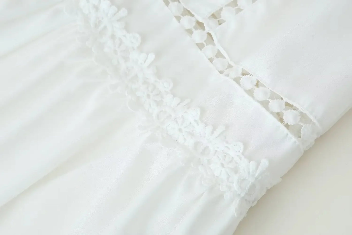 Modisches Slim-Fit-Midikleid mit V-Ausschnitt für Damen, Sommer 2022, aushöhlen, Spitzenbesatz, elegantes Kleid J5C226, knielang.