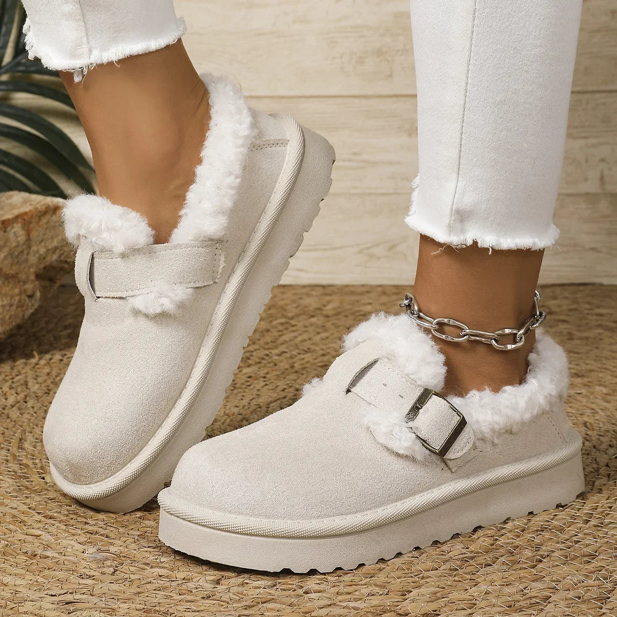 New 2025 Winter Women's Boots Plush Fashion Retro Bean Shoes Cotton Women's Flat Sole Slippers Platform Women Boots.