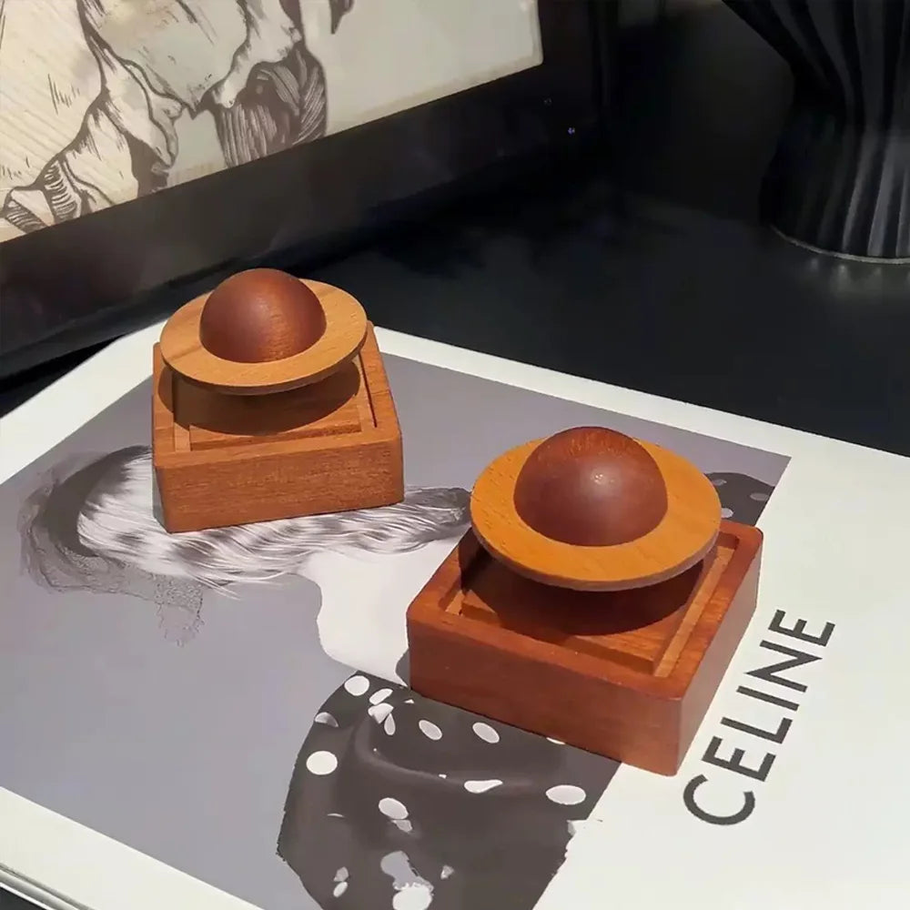 Exquisite Planet Essential Oil Diffuser for Indoor Car Decoration Wood Fragrance Vaporizer.