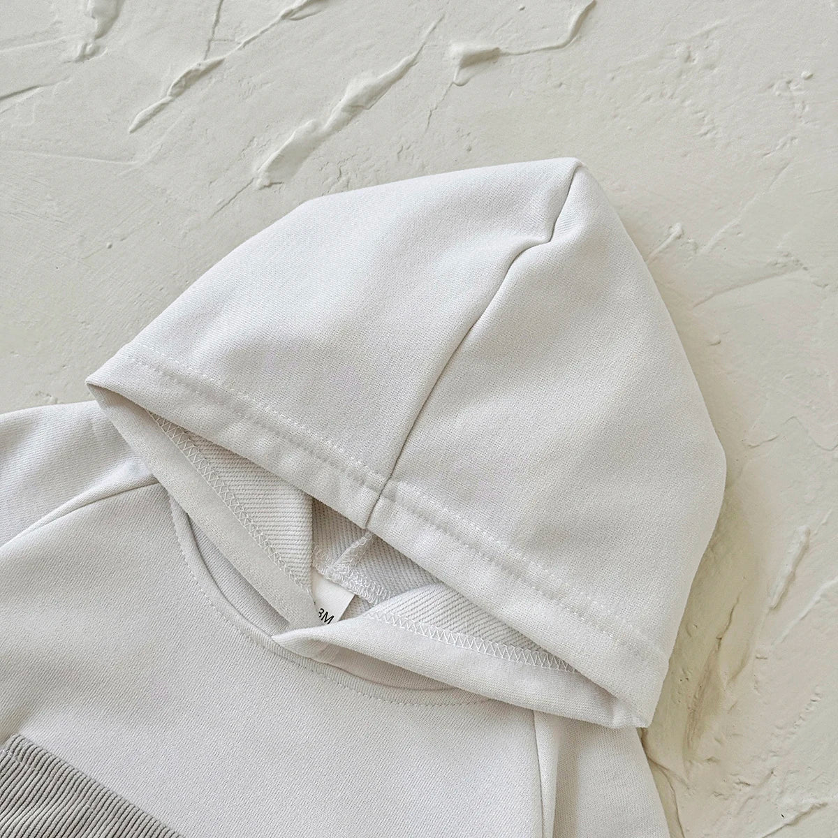 Herbst Neue Baby Minimalistischen Hoodie Lange Ärmel Große Tasche Klettern Kleidung Baby Neugeborenen Artikel Bodys & Einteiler.