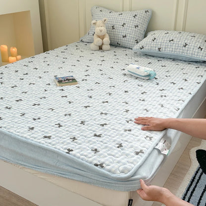 Quilted Velvet Bed Cover Printed Bedspread for Home Winter Mattress Protector Thicken Bed Linen 매트리스 커버 (No Pillowcase).