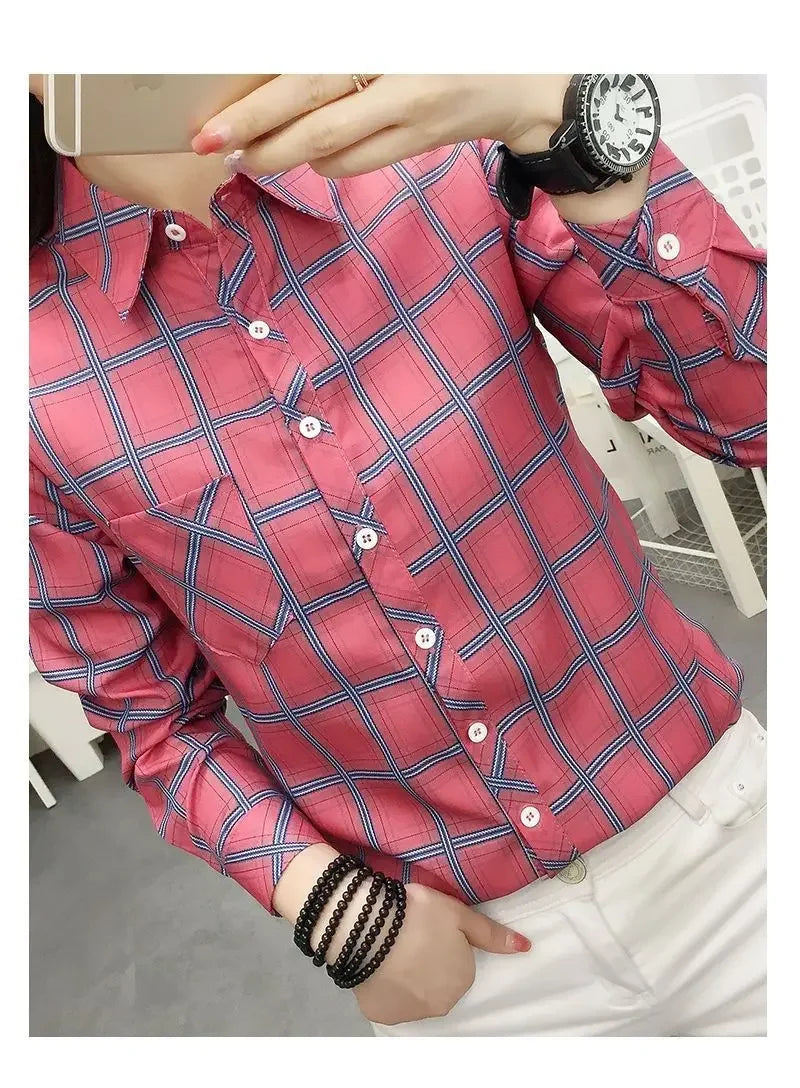 2024 herbst Neue College Stil Plaid Shirts frauen Lange hülse Taste Unten Casual Tops Lose Mode Polo Neck Blusen
