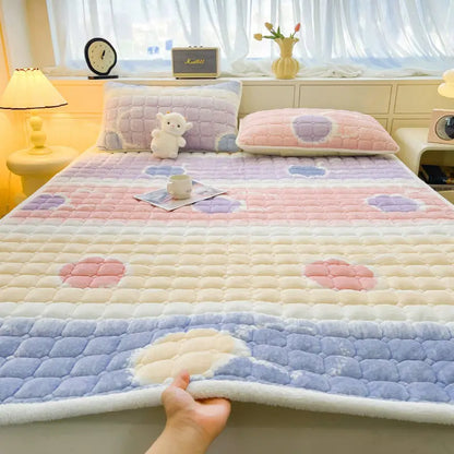 Winter Warm Velvet Mattress Toppers Thick Bed Mattress Cover Bedspread Bed Linens Thin Tatami Floor Mat Single Double Bed Sheet.