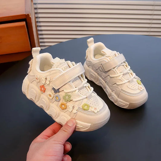 Kids Princess Shoes Thick Soft Sole Trendy Girls Sports Shoes Sweet Embroided 2024 New Fashion Children Sneakers with Flowers.