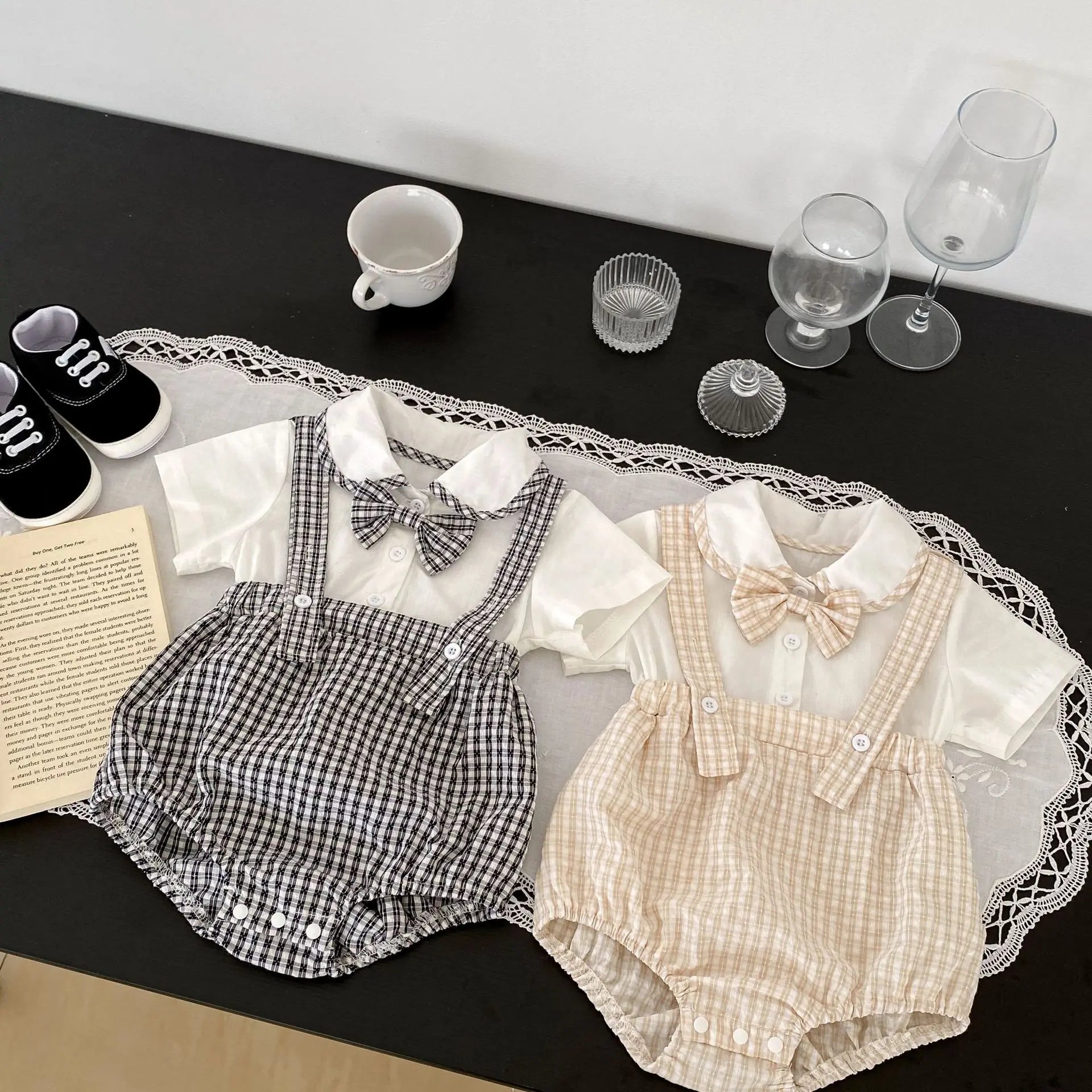 Bodys Sommer Baby und Kinder einteilige Kleidung Puppen hals kurz ärmel ige karierte elastische Bund Dreieck einteiligen Stram pler.