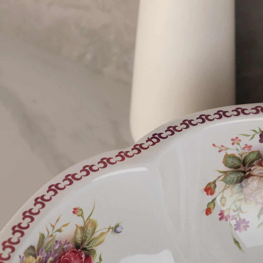 Kemaidi Keramik Bad Bar Waschtisch Waschbecken Wasserhahn Combo Blumen stil weiß über Theke Schüssel mit goldenen Mixer Wasserhähnen