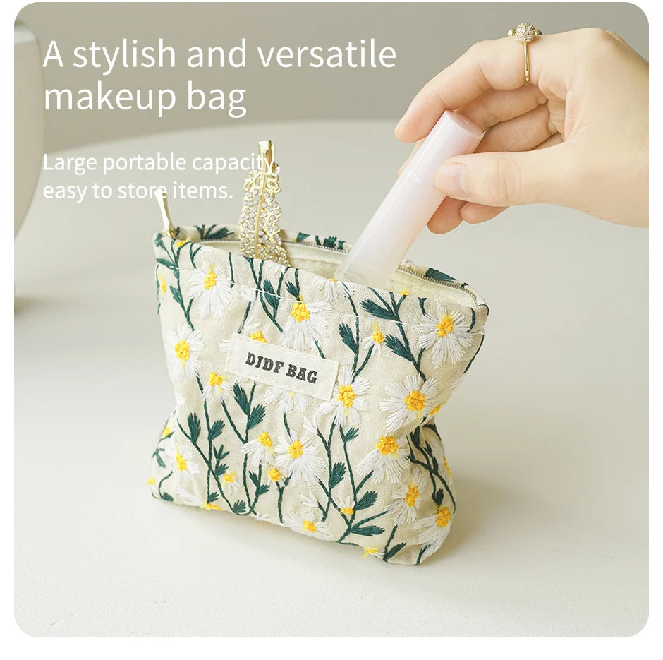 White Embroidery Daisy Women's Makeup Bag Portable Coin Purse Key Case Cosmetics Lipstick Storage Bag Commuter Liner Bag Ins.