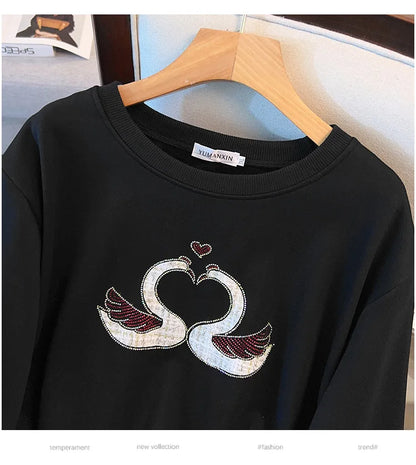 175 kg Übergröße Damen Büste 170 Herbst Lose Rundhals Langarm Diamant Schwan Sweatshirt Schwarz Weiß 5XL 6XL 7XL 8XL 9XL