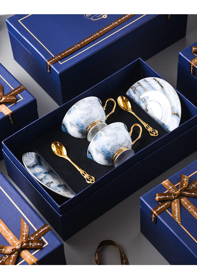 Retro Imperial European Coffee Cup Set Porcelain Tea Sets Luxury Gift Bone China Ceramic Cafe Wedding Decoration Drinkware.