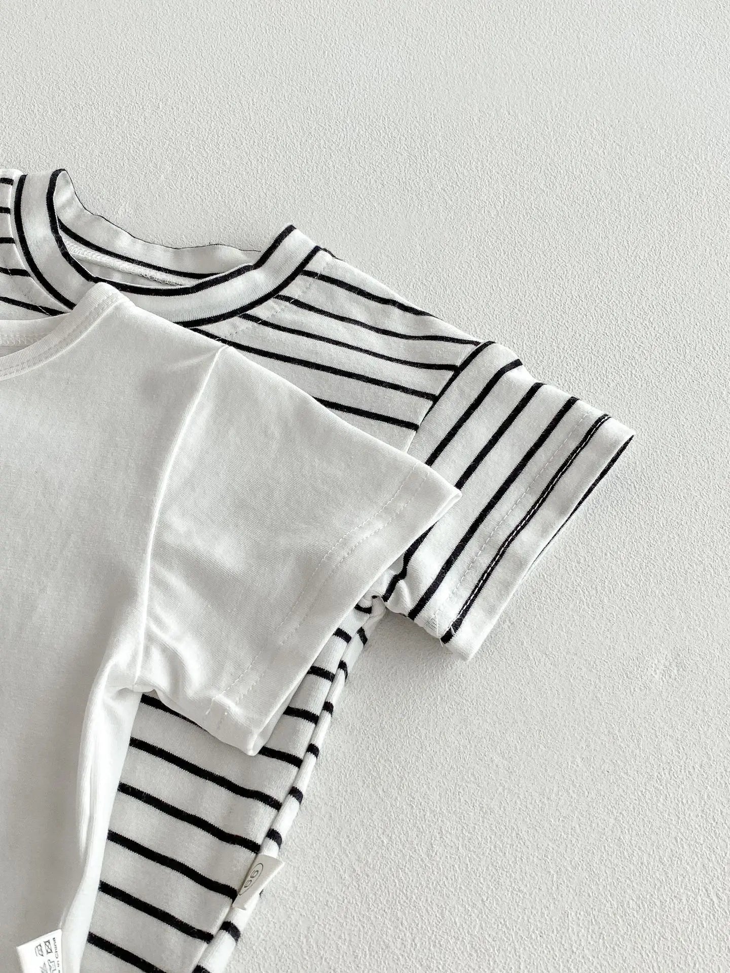 Baby Kleidung Sommer Neugeborenen Baby Jungen Mädchen Body Einfarbig Overalls Oder Infant Casual Gestreiften Brief Kurzarm T Shirts.