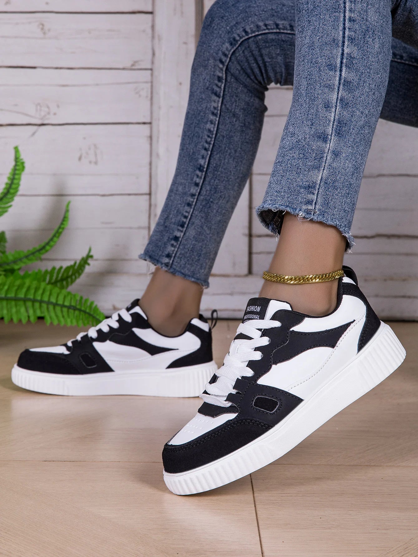 Women Shoes Skateboarding Shoes For Men Fashion Sneakers Lightweight White Black Sports Running Outdoor Casual Shoes Size36-46.