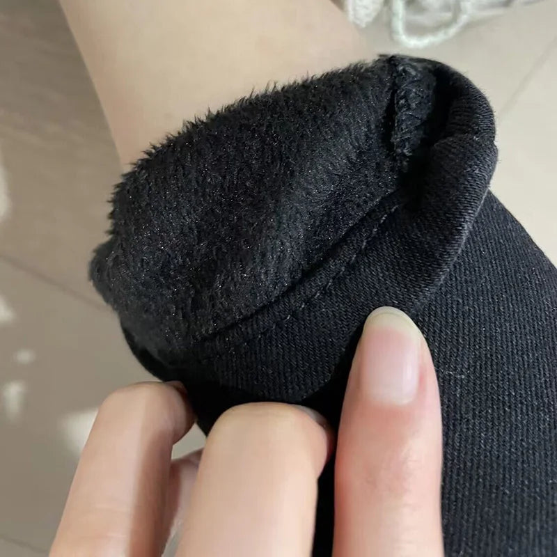 Frauen Thermische Dünne Jeans Mom Winter Warme Plüsch Stretch Jeans Dame Fleece Schnee Denim Hosen Student Bleistift Gerade Bein Hosen.