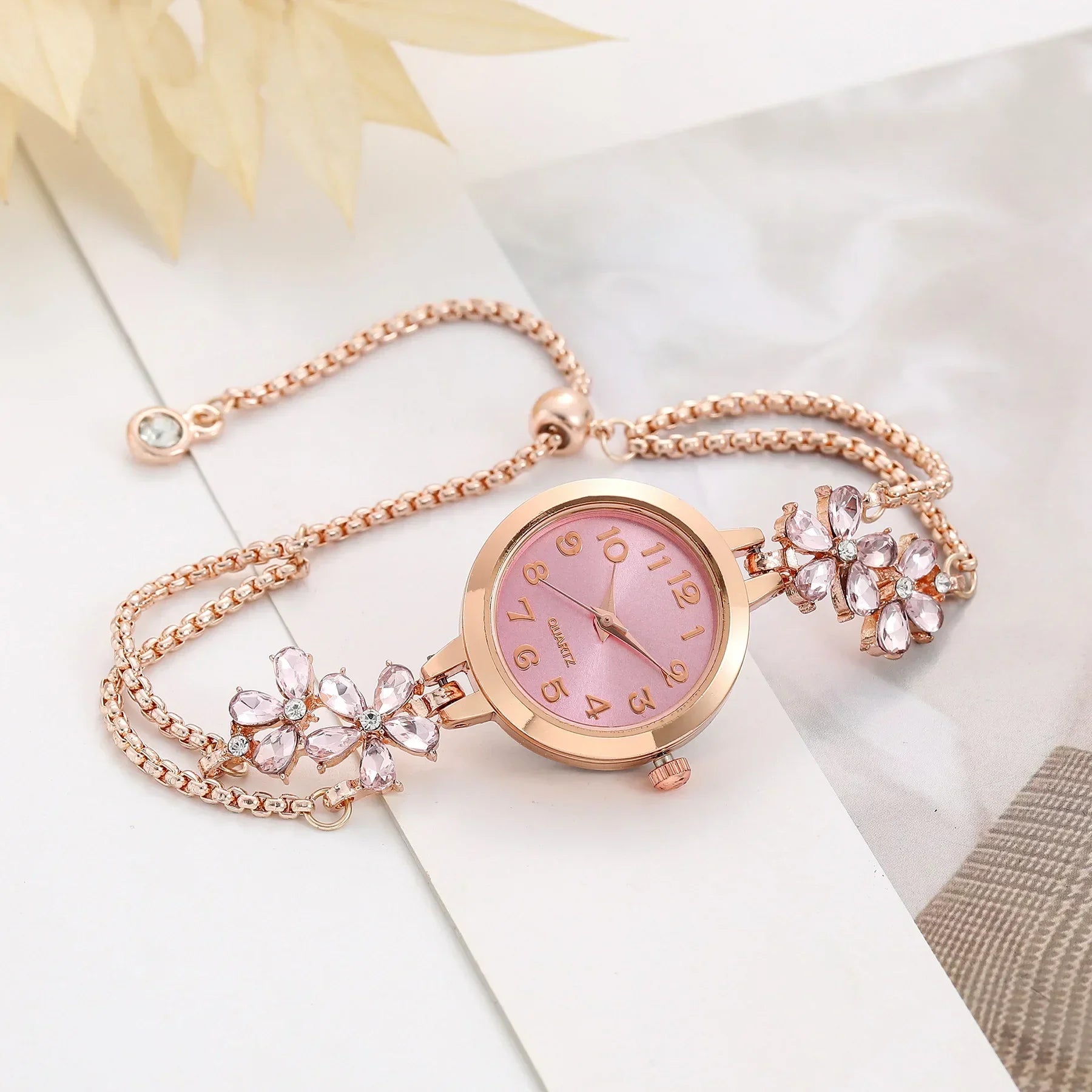 Womens Watches Brand Vintage Rhinestone Quartz Bracelet Watch Women's Watch Women Watches Luxury Relógio Feminino นาฬิกาข้อมือ.