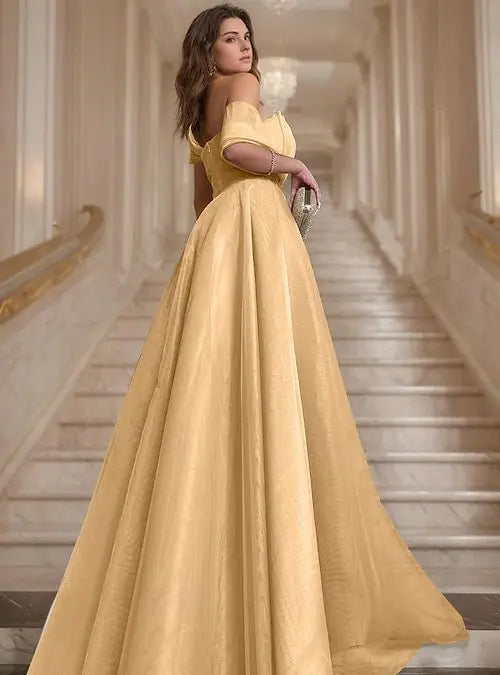 Elegantes A-Linien-Damenkleid in Gold, trägerlos, lange Ballkleider, nach Maß, plissierter Ausschnitt, Partykleider, ärmellos.