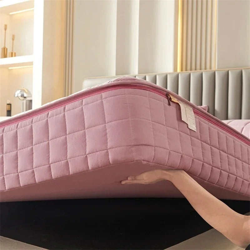 Breathable Quilted Mattress Protector with Soybean Fiber Padding Hypoallergenic Skin-Friendly Cover Machine Washable 720° Cover.