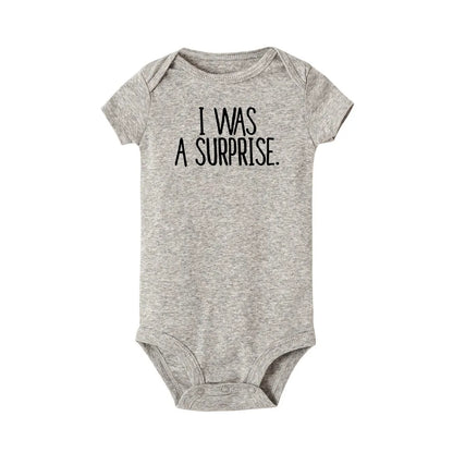 Zwillinge Baby-Body „I Was Planned and I Was A Surprise“ Neugeborenes Kleinkind-Overall Jungen Mädchen Lustige Baby-Outfits Kleinkind-Dusche-Geschenk.