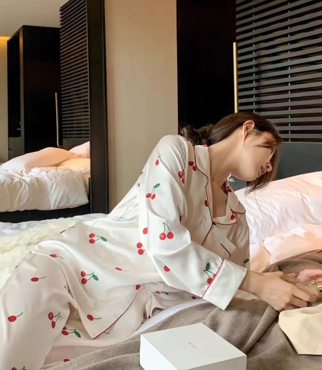 2023 frühling Herbst Neue Eis Seide 2 Stück Pyjamas für Frauen Mode Strickjacke frauen Pyjamas Süße Druck Loungewear Frauen set.