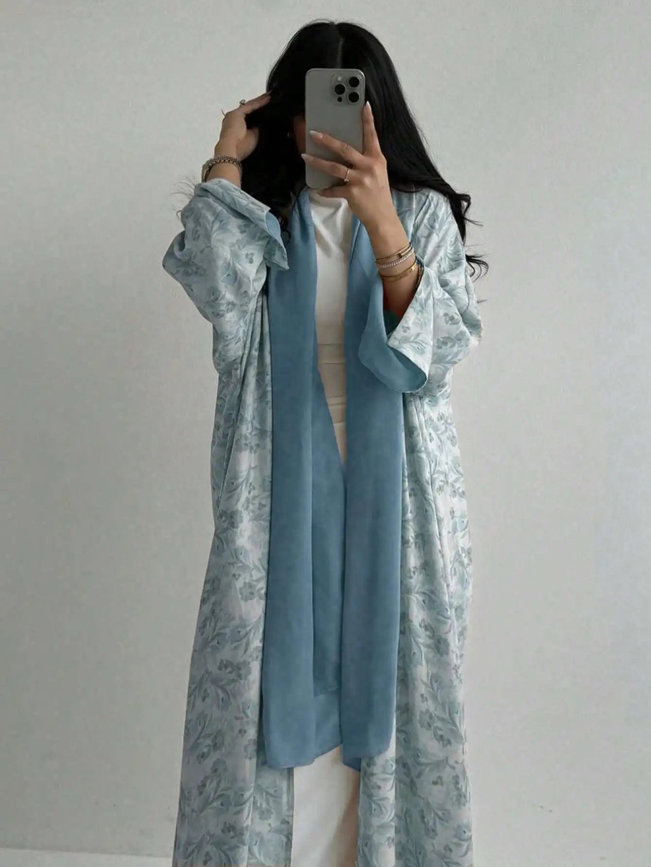 Lockeres, mit Blumenmuster bedrucktes Abaya-Langarmkleid für den orientalischen Nahen Osten für Damen, elegante Robe mit offener Vorderseite ohne Schal.