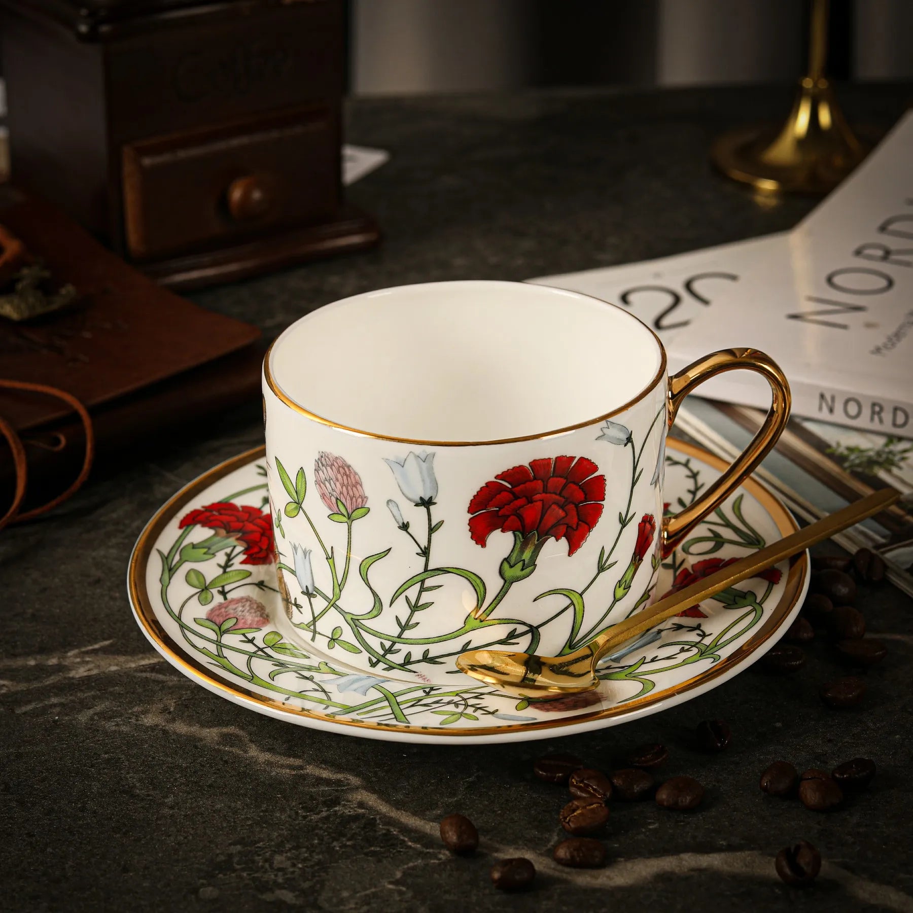 Russian Royal Porcelain Lomonosov Cartoon Rabbit Gold Plated Bone China Coffee Cup and Saucer Gift Box Gift Coffee Cup Set.