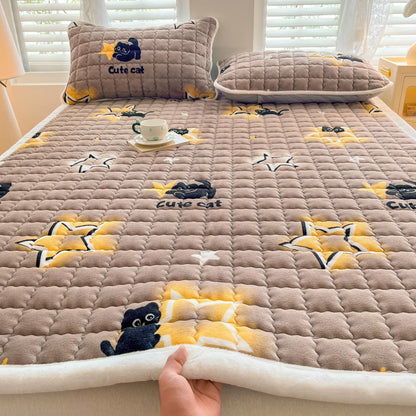 Winter Milk Velvet Mattress Toppers Thicken Quilted Bedsheet Student Bedspreads Washable Mattress Cover Queen Bedding Coverlets.