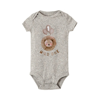 Wild One & Lion Muster druck Baby Stram pler lässig Kurzarm Geburtstag Baby Bodysuit ersten Geburtstag Sommer Junge Kleidung.
