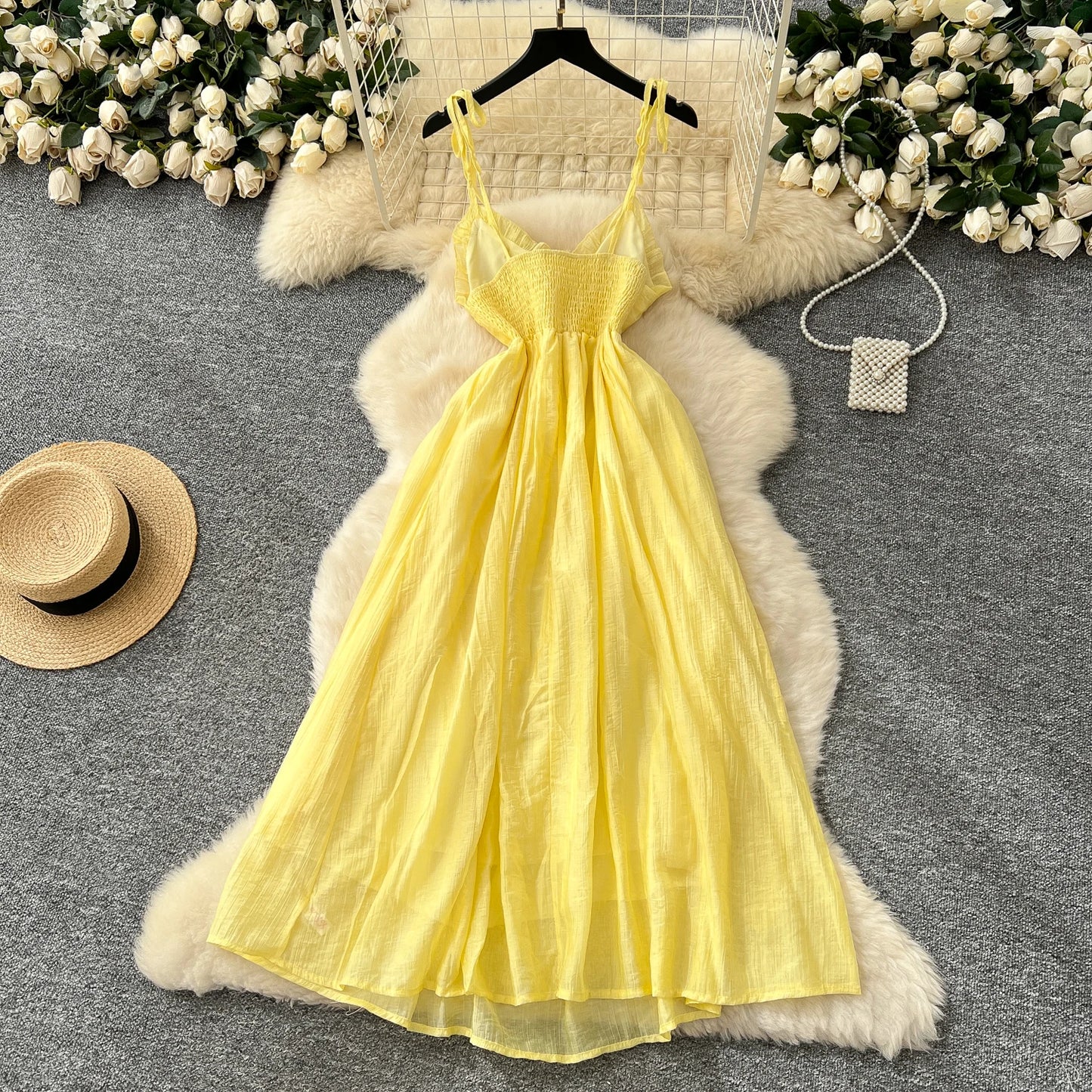 SINGREINY 2025, süßes Sommerkleid für Damen, Spaghettiträger, plissiert, 3D-Blumenmuster, schickes Sommerkleid, Fairycore, unregelmäßiges Kleid.