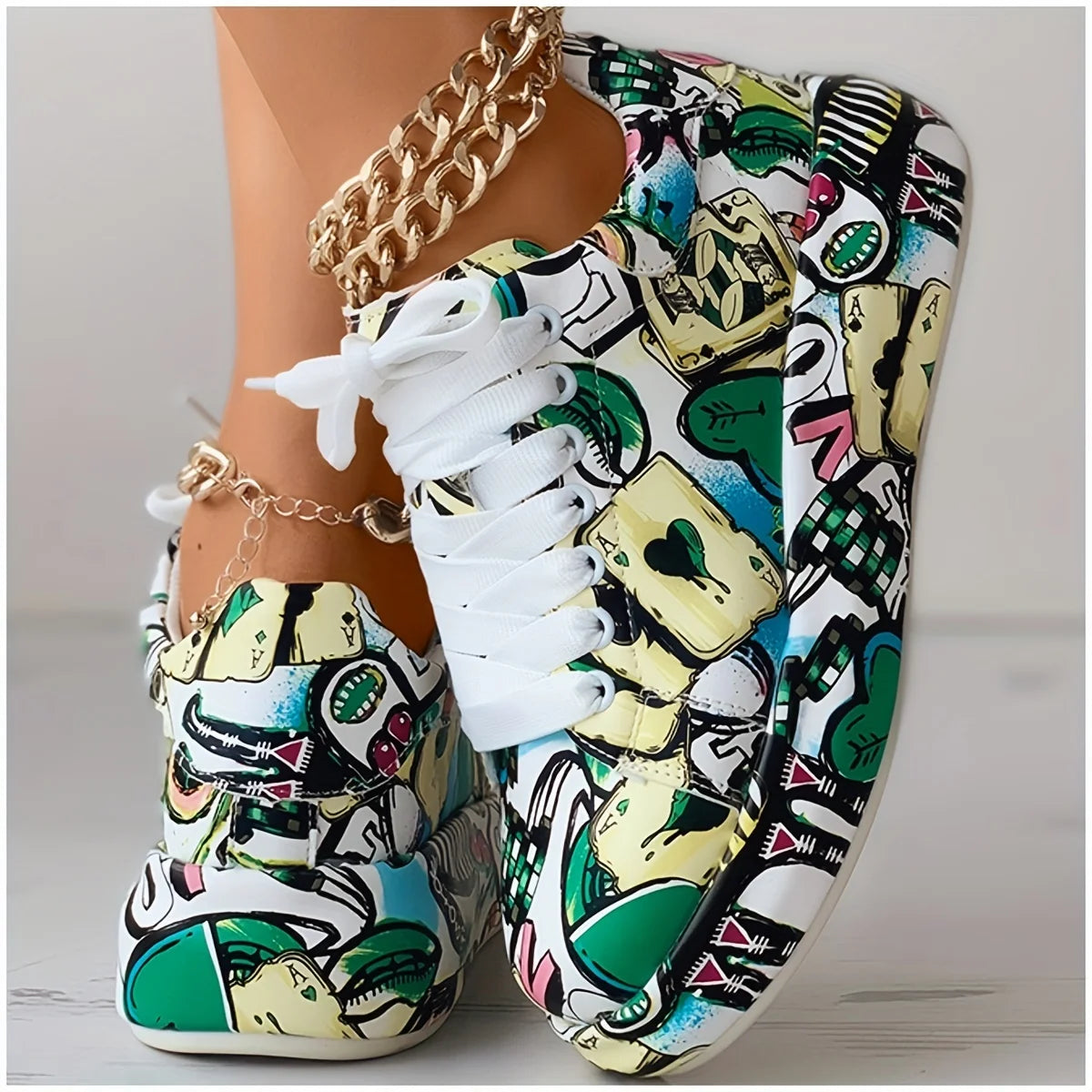 Women's Graffiti Print Sneakers Fashion Lace-up Low-top Platform Sneakers Casual Skateboard Shoes Sneakers New Vulcanized Shoes.